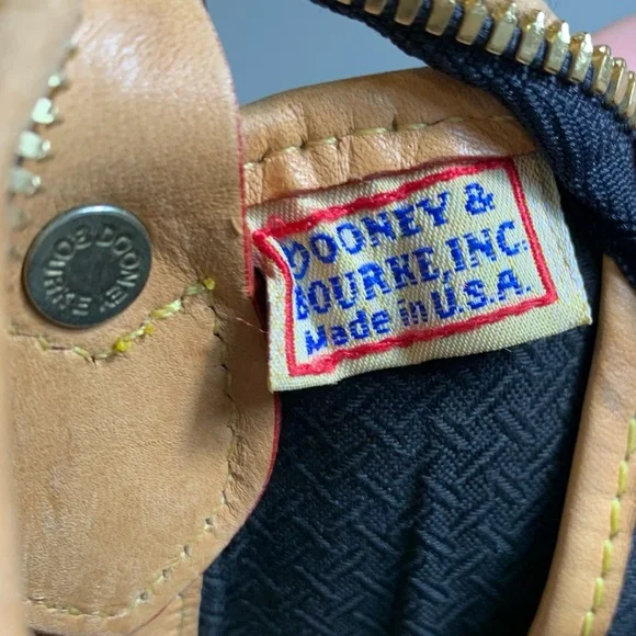 DOONEY & BOURKE | Vintage Shoulder Bag - Picture 10 of 17